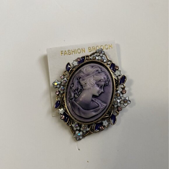 Victorian Cameo Pendant Brooch With Crystals Womens Wedding Jewelry Oval Shape - Picture 5 of 5